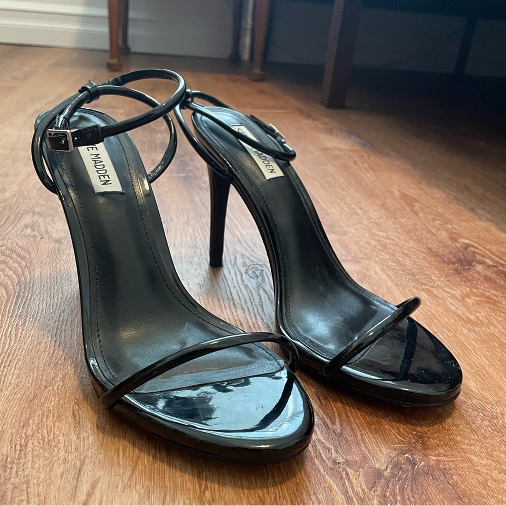 Steve Madden black simple heel